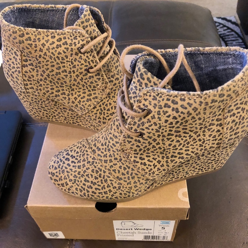 Toms Desert Wedge Cheetah Suede Bootie Size 5